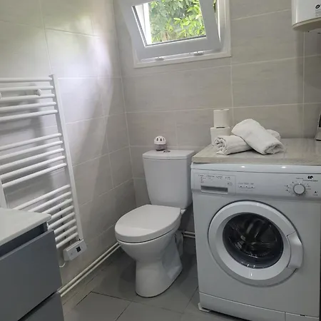 Petite Maison Avec Son Jardin Et Acces Independant A 14 Mn De Paris *