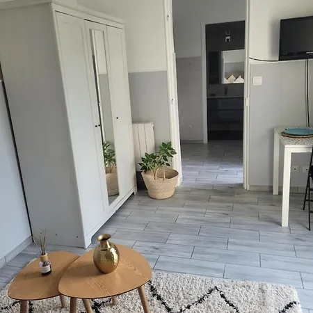 Appartement Petite Maison Avec Son Jardin Et Acces Independant A 14 Mn De Paris