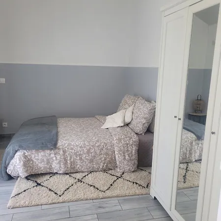 Appartement Petite Maison Avec Son Jardin Et Acces Independant A 14 Mn De Paris *