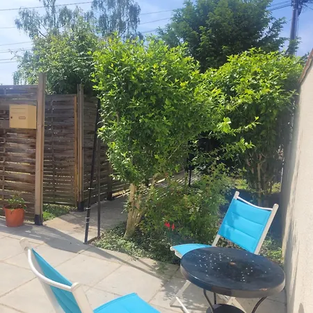 Petite Maison Avec Son Jardin Et Acces Independant A 14 Mn De Paris *