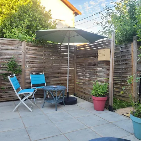 Appartement Petite Maison Avec Son Jardin Et Acces Independant A 14 Mn De Paris *